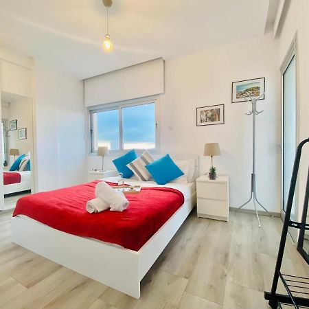 Апартаменты Panoramic Seaside Getaway, 2-Br Penthouse Ларнака Экстерьер фото