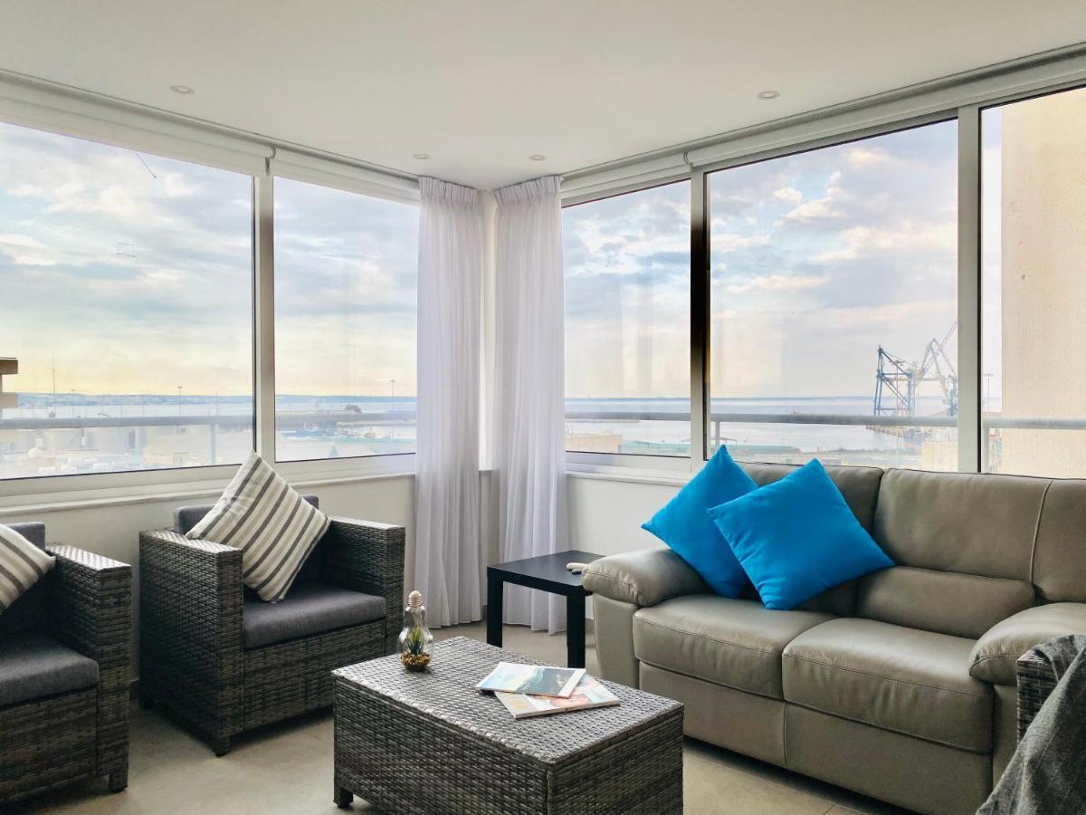 Апартаменты Panoramic Seaside Getaway, 2-Br Penthouse Ларнака Экстерьер фото