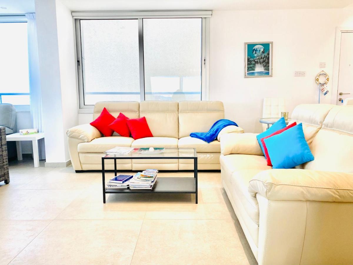 Апартаменты Panoramic Seaside Getaway, 2-Br Penthouse Ларнака Экстерьер фото